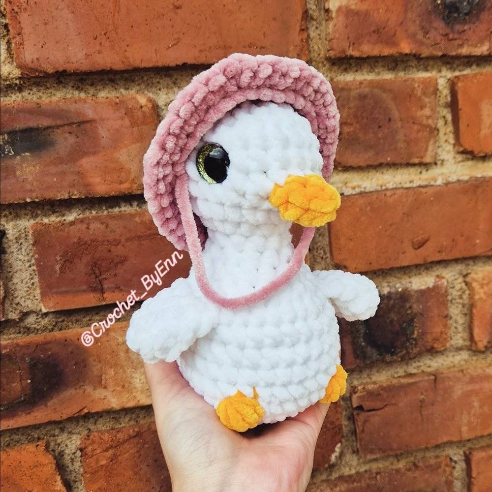 Fluffy Crochet Goose Plushie with Pink Bucket Hat