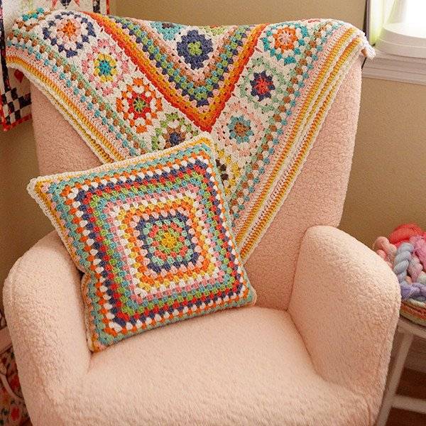 21 Crochet Pillow Patterns Granny Square Crochet Pillow Pattern