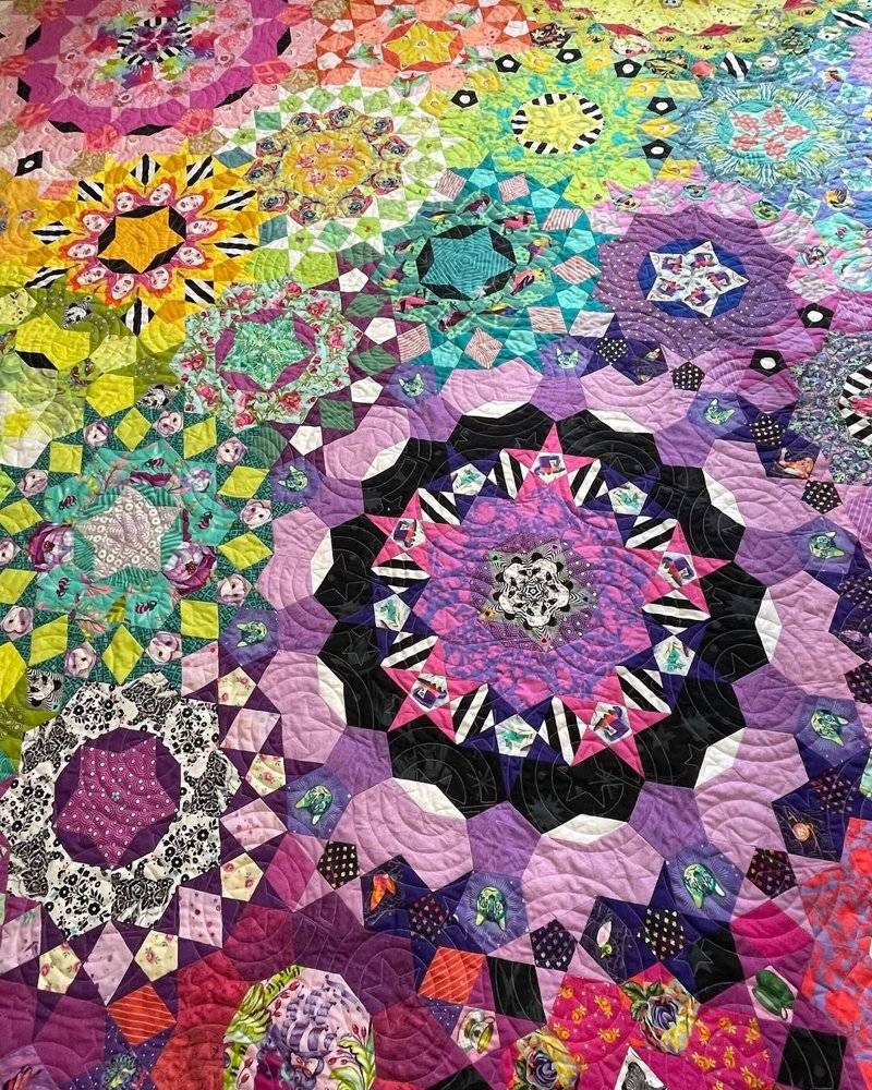 Kaleidoscopic Geometric Quilt Design