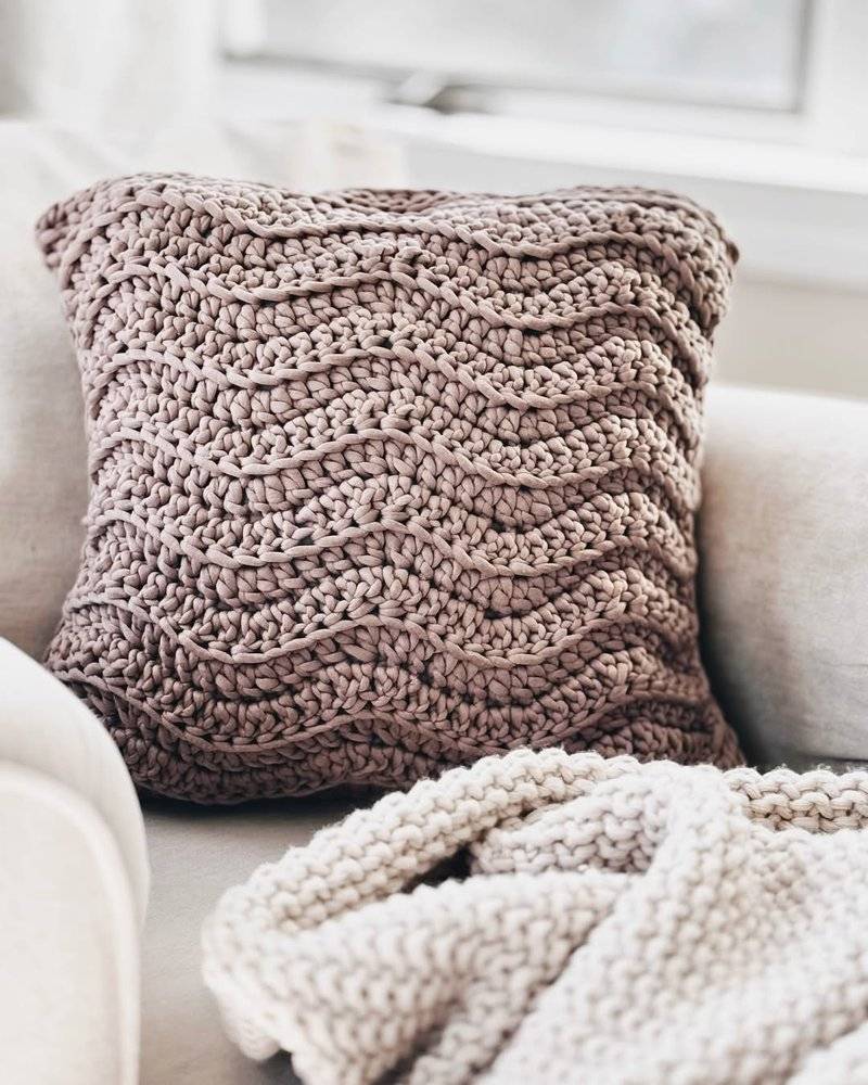 21 Crochet Pillow Patterns Textured Wave Crochet Pillow Pattern