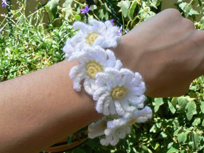 26 Crochet Flower Bracelet Patterns Image