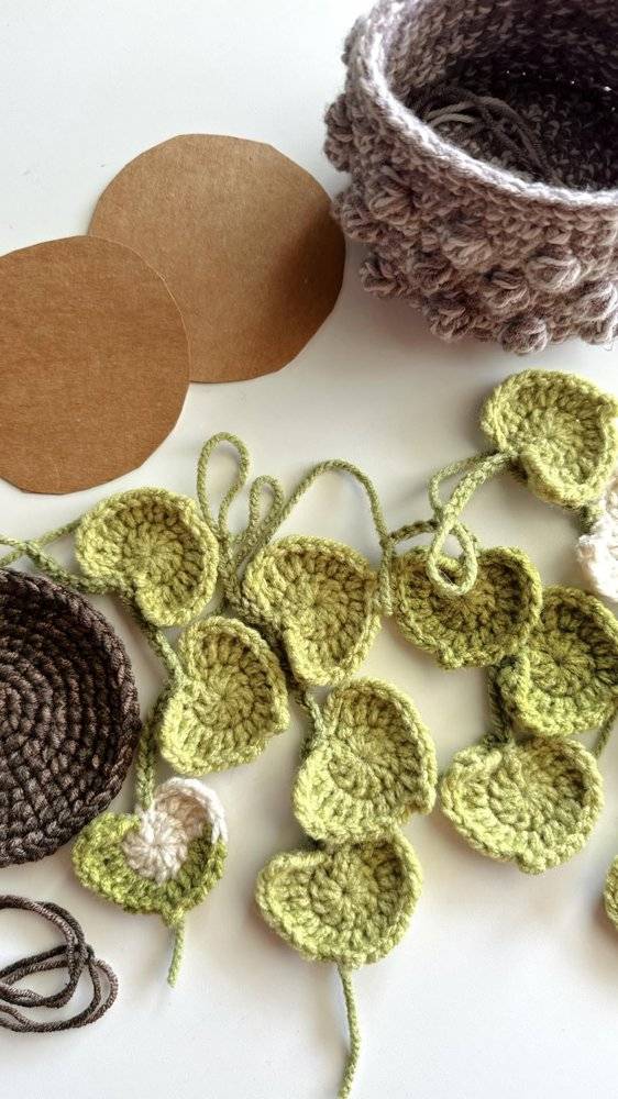 Crochet Leaf Garland and Basket Craft