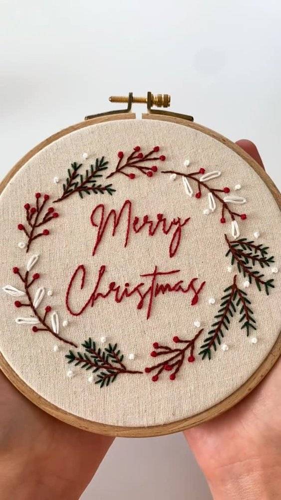 Embroidery Hoop "Merry Christmas" Wreath