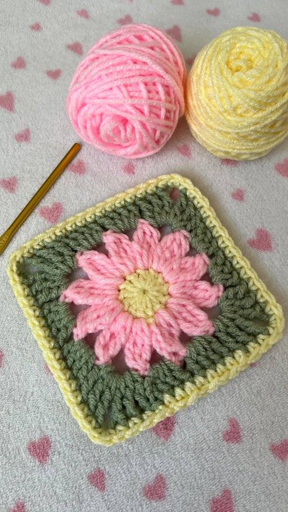 Pink Daisy Granny Square Crochet Motif