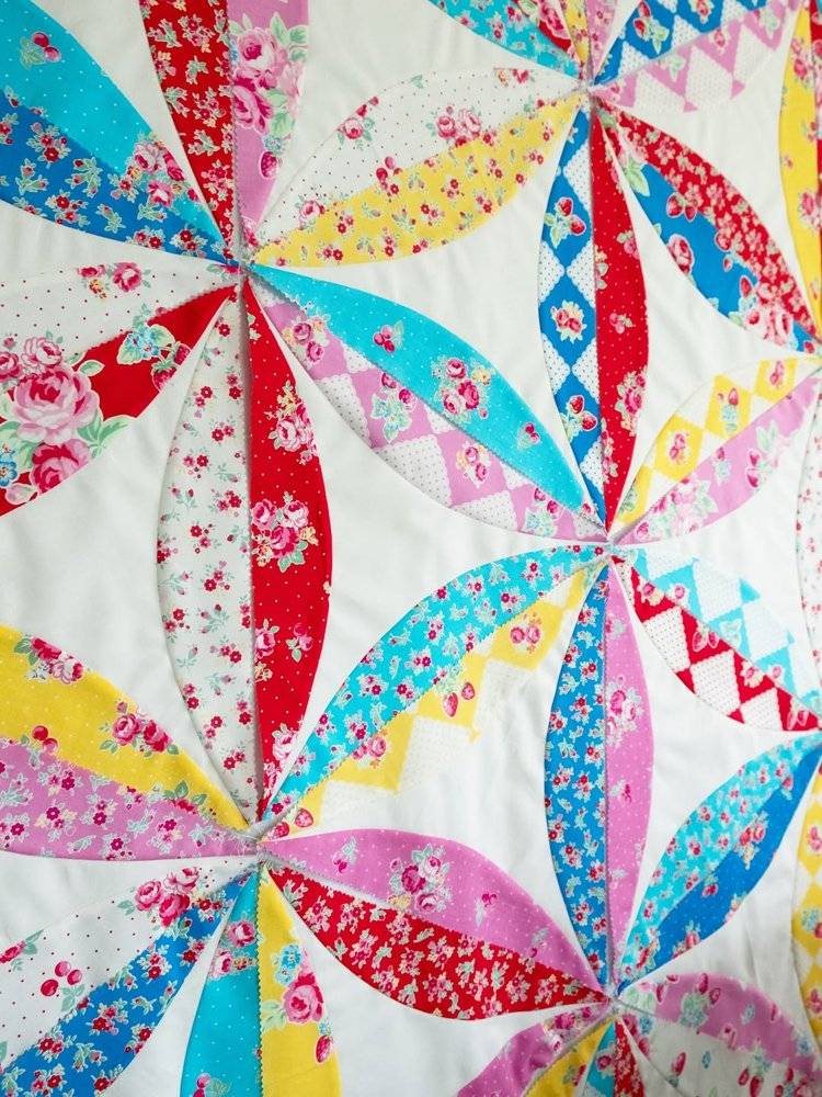 Retro Dresden Plate Quilt Block