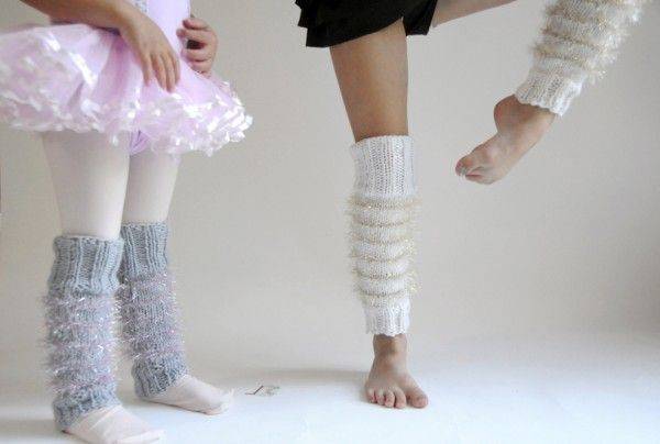 27 DIY Leg Warmers Knitting Patterns Chunky Knit Leg Warmers with Furry Accents