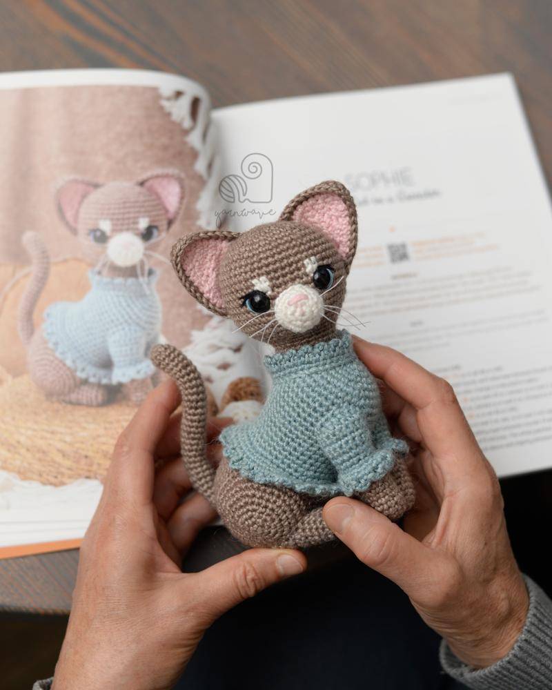 Adorable Amigurumi Crochet Cat Toy