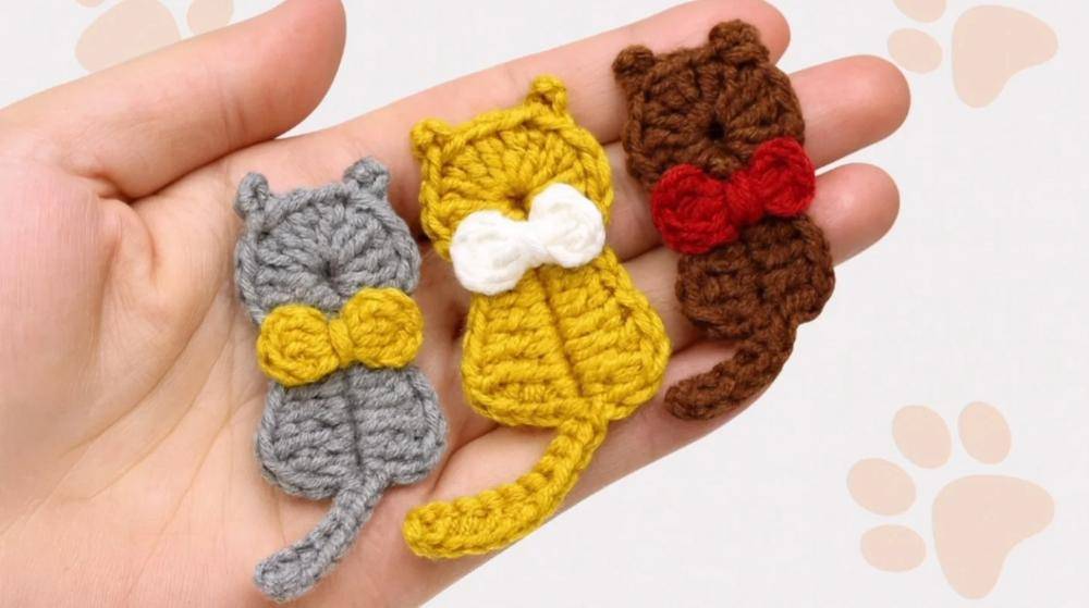 Adorable Crochet Cat Appliques with Bows