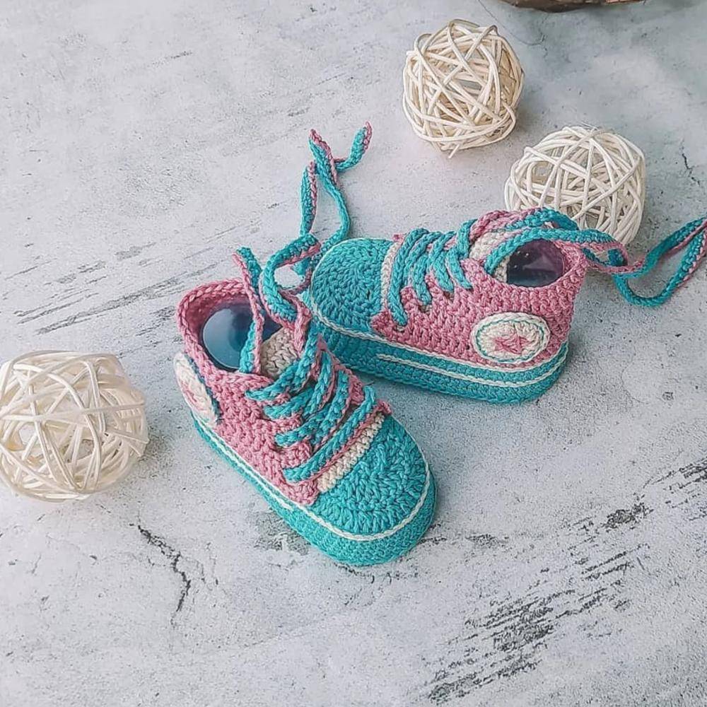 Adorable Crochet Sneaker Baby Booties Project