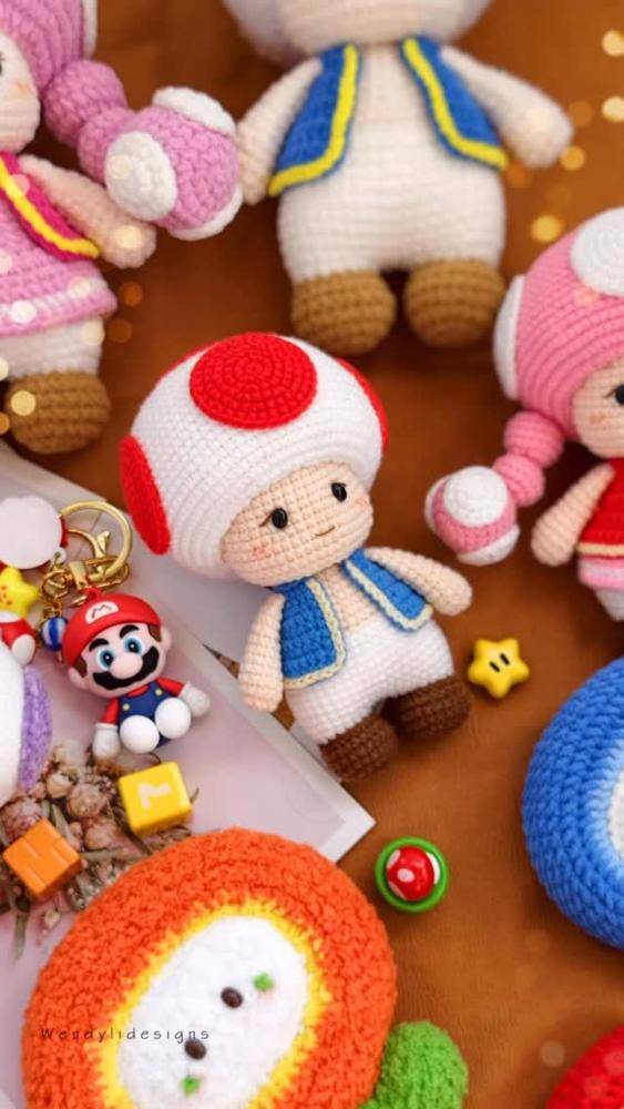 Adorable Crochet Toad and Princess Peach Amigurumi