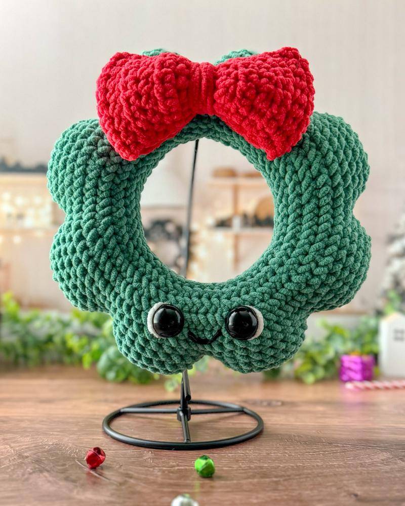 Charming Crochet Christmas Wreath with a Bow