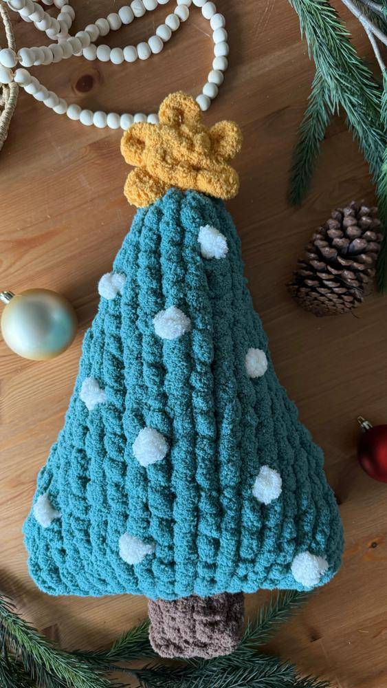 Chunky Crochet Christmas Tree Pillow