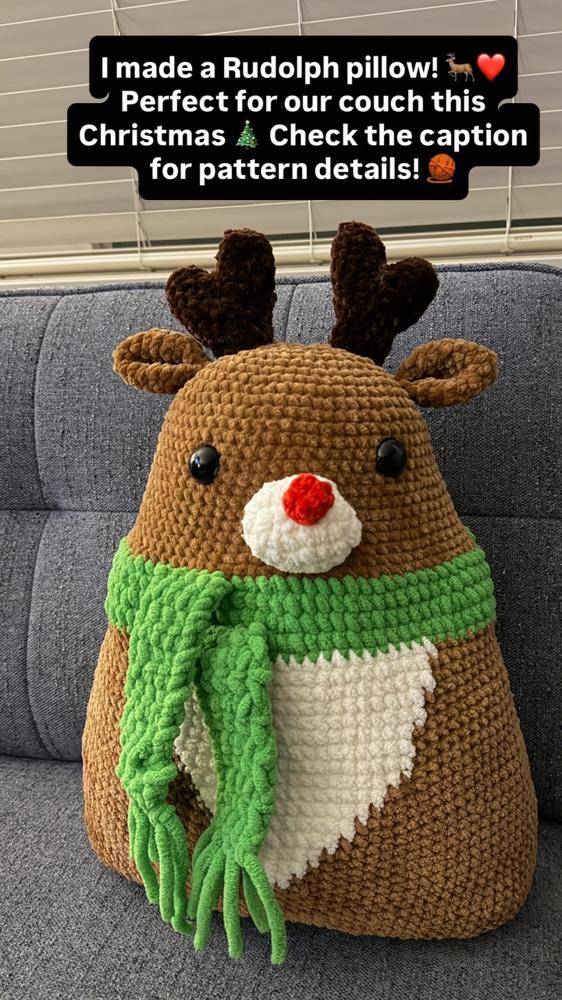 Chunky Crochet Rudolph Christmas Pillow