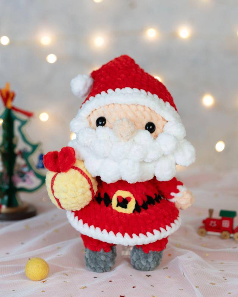 Chunky Crochet Santa Amigurumi Project