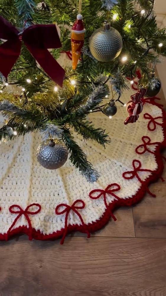 Classic Red and White Crochet Christmas Tree Skirt with Bow Details