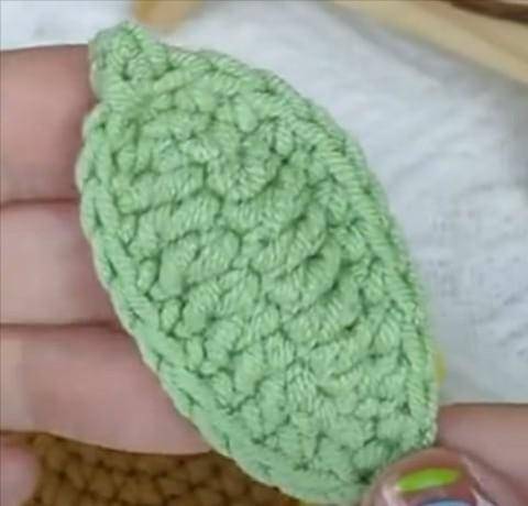 Cozy Crochet Leaf Appliqué for Fall Projects