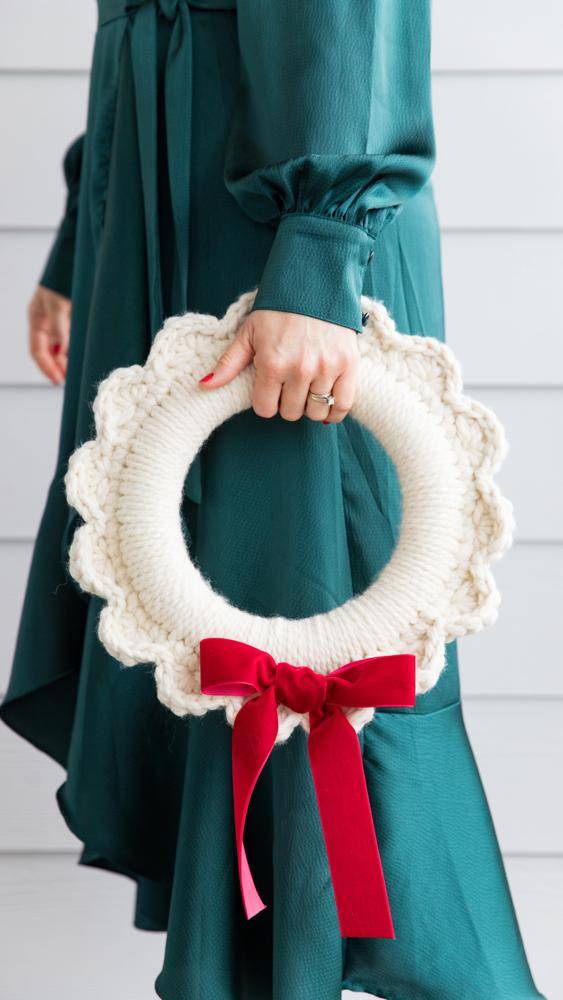 Cozy Crochet Scalloped Wreath Project