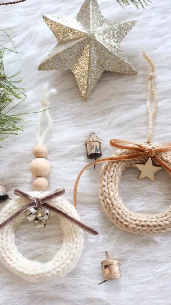 Cozy Knitted Christmas Wreath Ornaments