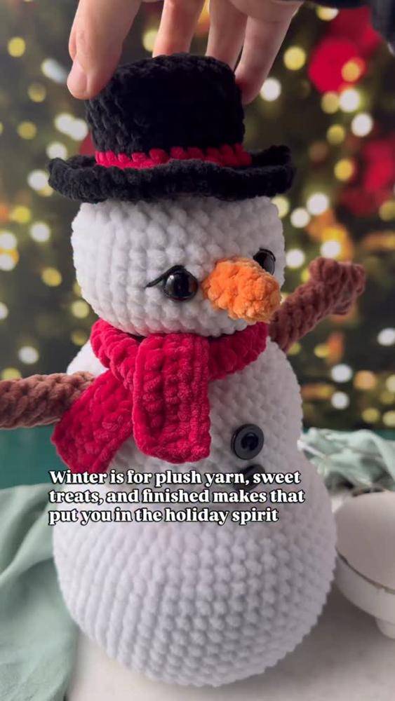 Cozy Plush Yarn Snowman Crochet Project