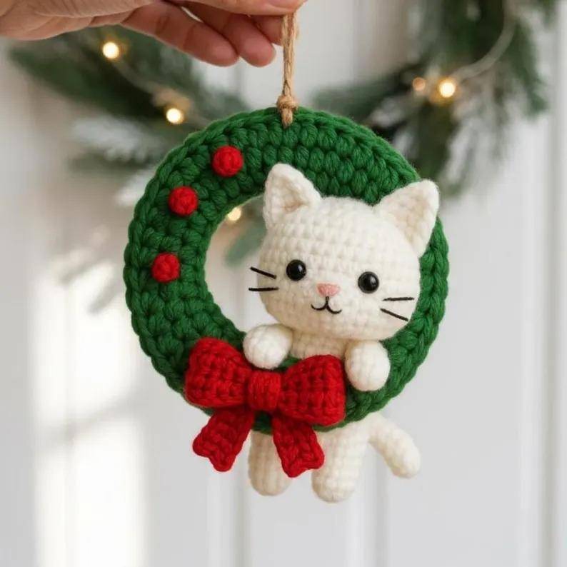 Crochet Christmas Wreath with Adorable Cat Ornament
