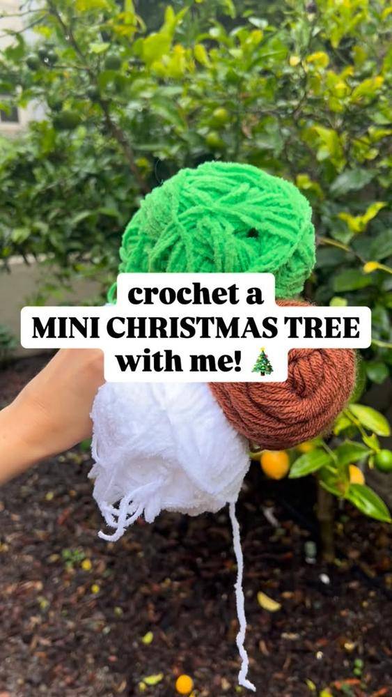 Crochet Mini Christmas Tree Project