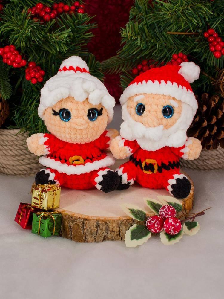 Crochet Santa and Mrs. Claus Amigurumi Duo