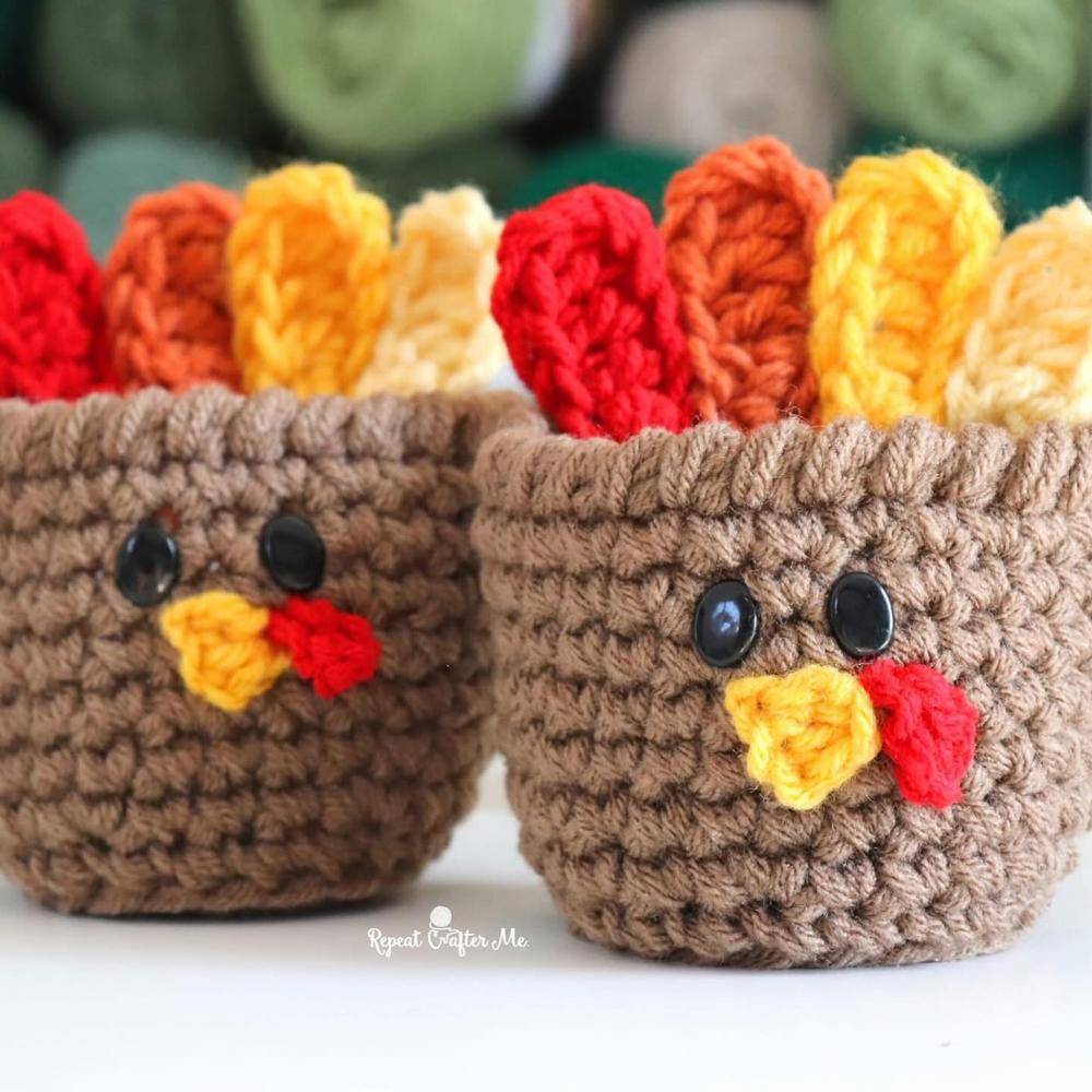 Crochet Turkey Baskets for Thanksgiving Decor