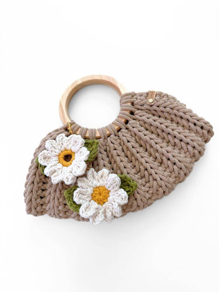 Crocheted Daisy Bag with Wooden Handles