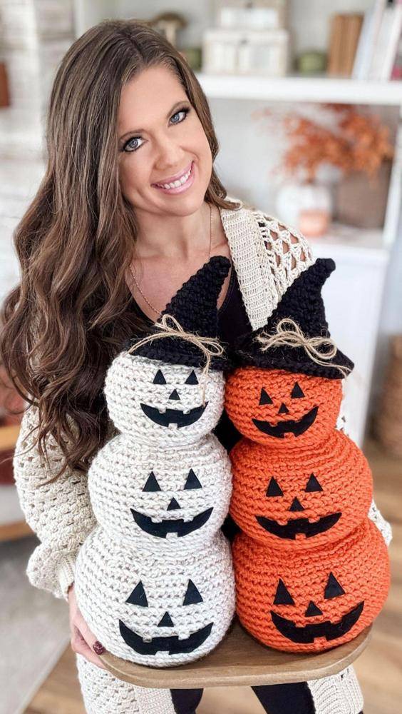 Crocheted Jack-o'-Lantern Stacks with Witch Hats