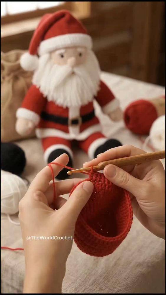 Crocheted Santa Claus Amigurumi Project