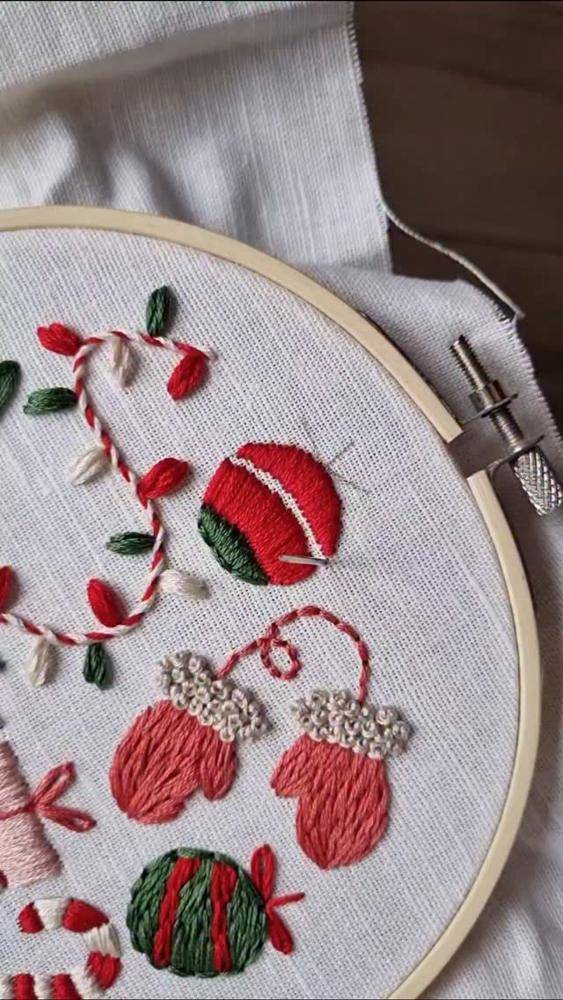 Festive Chain Stitch Christmas Embroidery Hoop