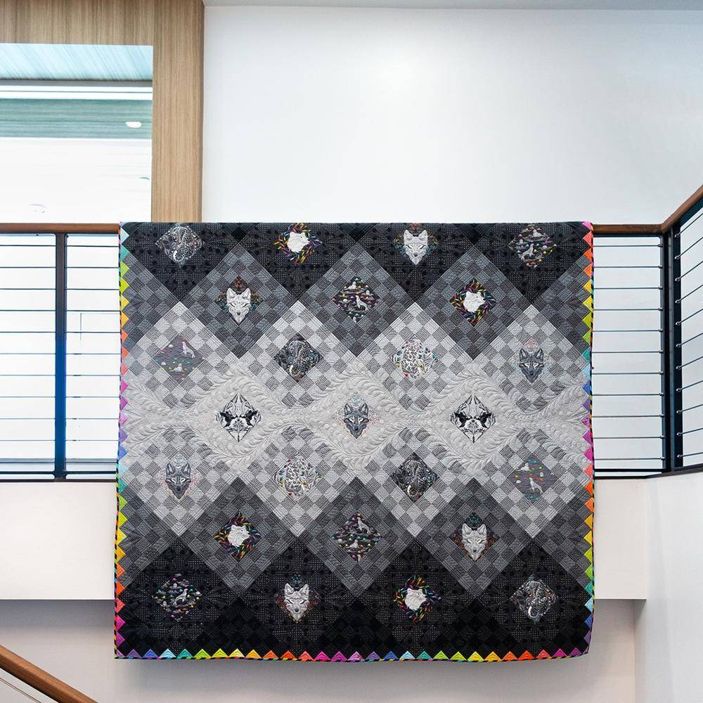Monochromatic Wolf Head Quilt Pattern
