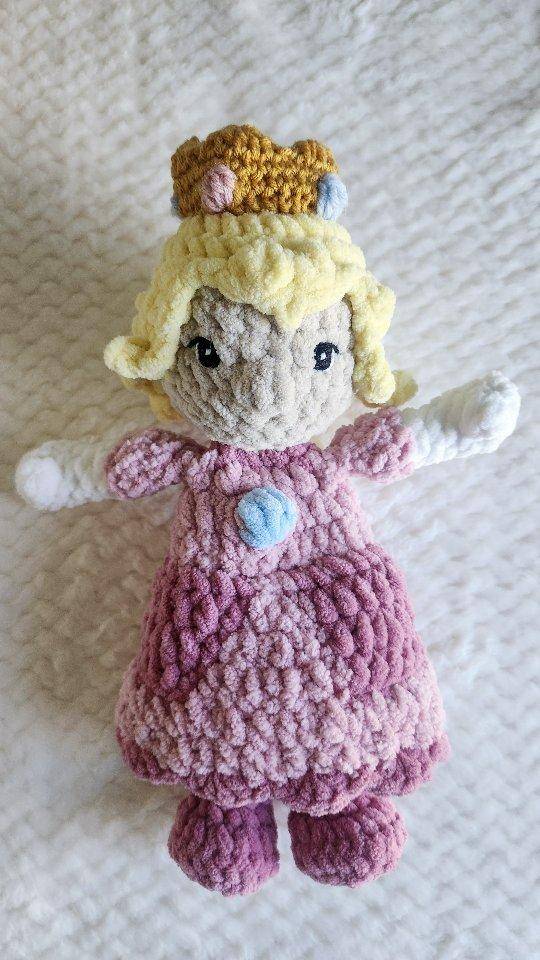 Princess Peach Amigurumi Character Crochet Pattern