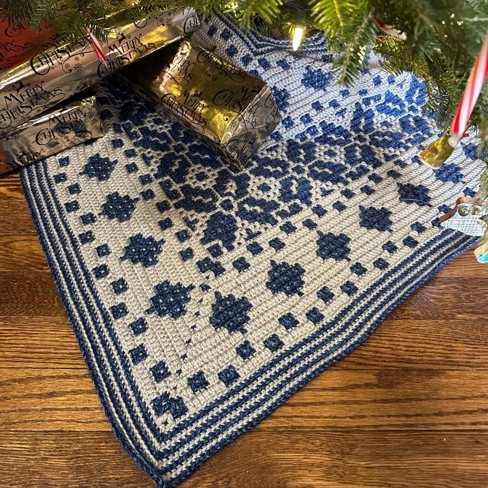 Scandinavian Snowflake Crochet Tree Skirt