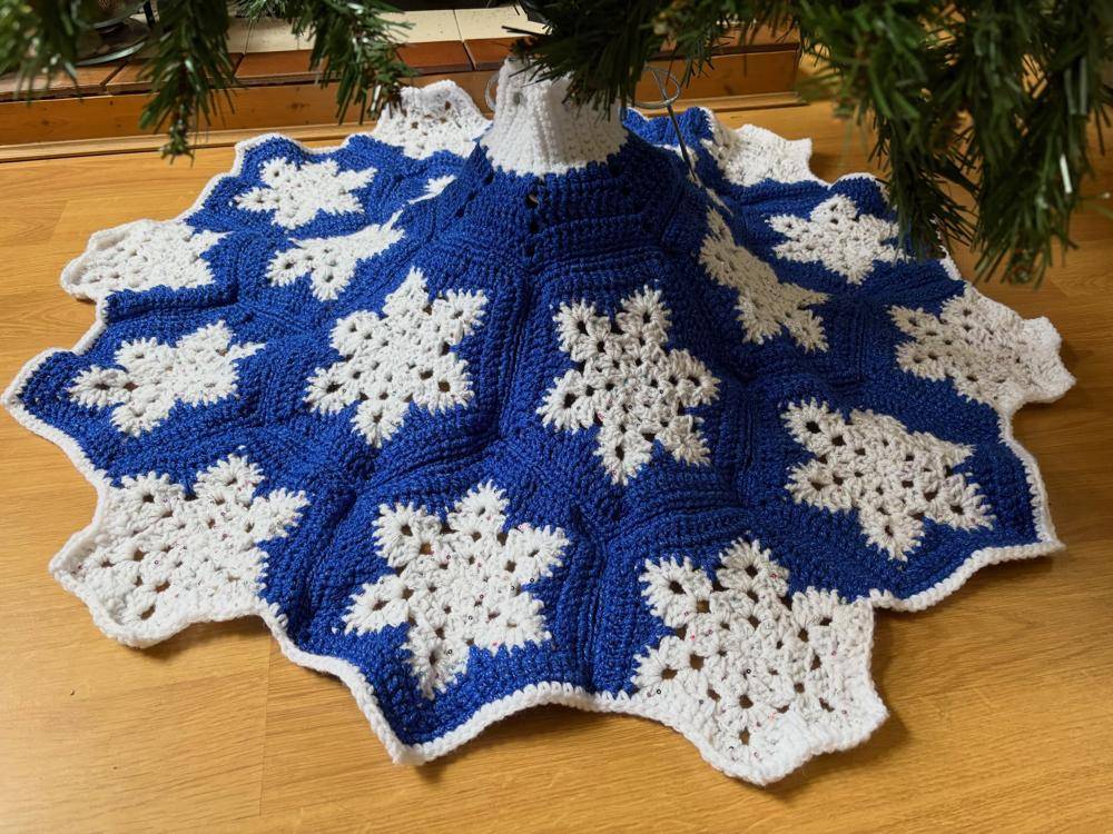 Snowflake Hexagon Crochet Tree Skirt