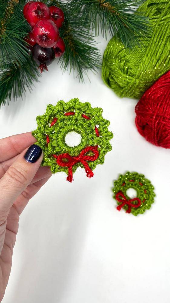 Sparkly Crochet Christmas Wreath Ornament
