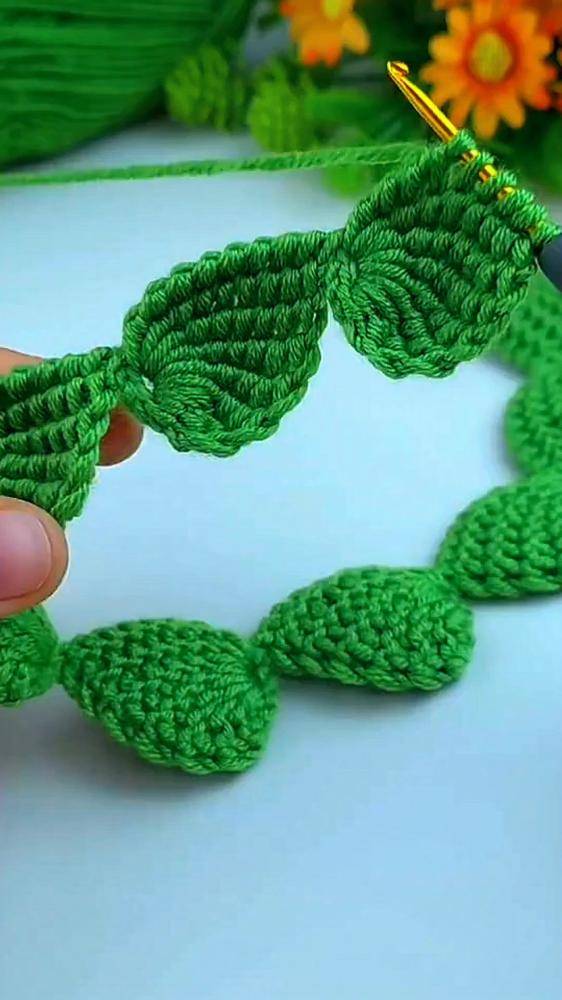 Vibrant Green Crochet Leaf Garland Project